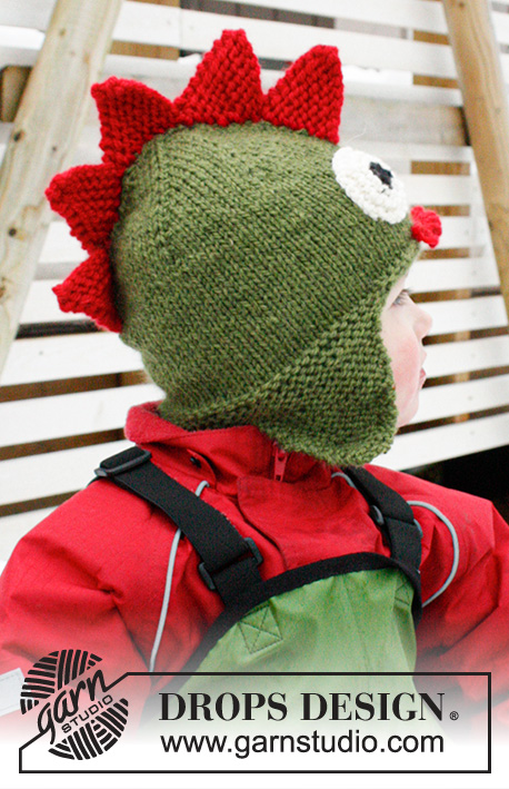Rhaegal / DROPS Extra 0-1018 - Stickad mössa med drake till barn i DROPS Alaska. Arbetet stickas med öronlappar. Storlek 3-12 år.