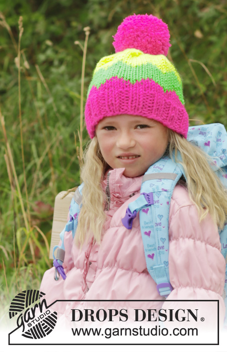 DROPS Extra 0-1025 - Knitted DROPS hat with pompom and zig zag pattern in Peak or Snow.