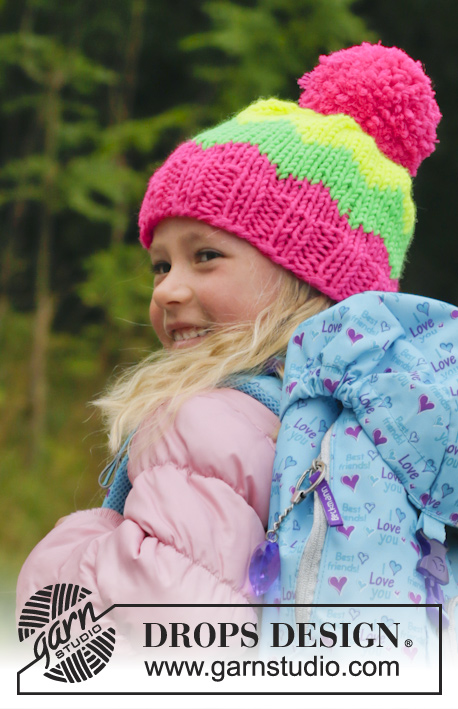 DROPS Extra 0-1025 - Knitted DROPS hat with pompom and zig zag pattern in Peak or Snow.