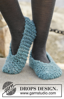 Getaway Blues / DROPS Extra 0-1040 - Knitted DROPS slippers in garter st in 2 strands ”Verdi”. Size 35 - 43.