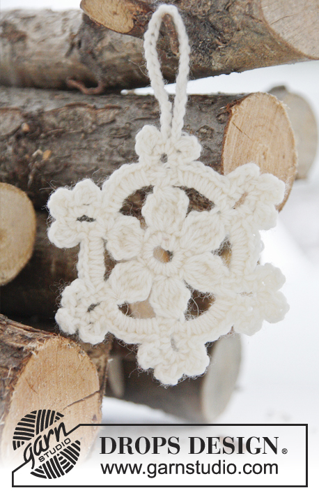White Christmas / DROPS Extra 0-1047 - DROPS Christmas: Crochet DROPS star in Fabel to hang on the Christmas tree.
