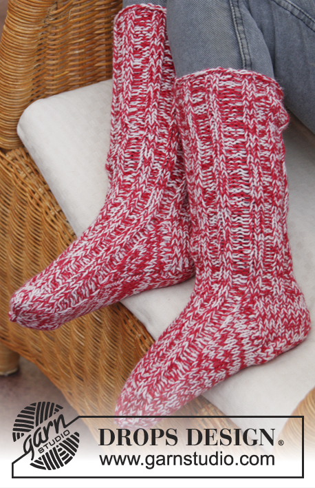 Waiting for Santa / DROPS Extra 0-1069 - DROPS Christmas: Knitted DROPS sock with rib in 2 strands ”Fabel”.