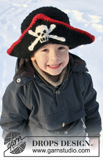 Ahoy! / DROPS Extra 0-1073 - Dziecięca czapka pirat na szydełku z trupią czaszką, z włóczki DROPS Snow. Rozmiary od 1 do 10 lat.