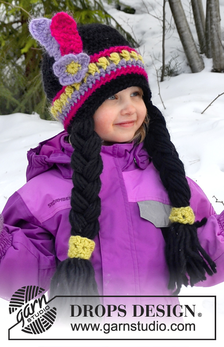 Little Alawa / DROPS Extra 0-1074 - DROPS karneval: DROPS Snow lõngast heegeldatud sulgedega ja patsidega Pocahontas müts suurustele 1-10 aastasele lapsele