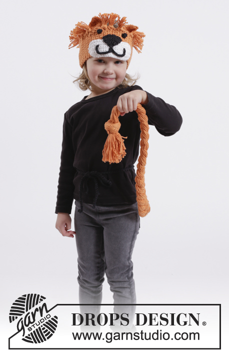 Nala / DROPS Extra 0-1076 - Fita de cabelo leão em croché e cauda em trança para bebé e criança  em DROPS Paris. Tamanhos 1 - 10 anos.