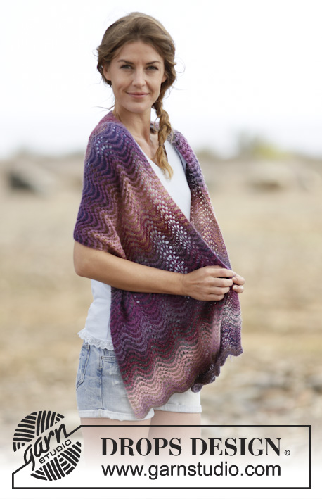 Summer Fantasy / DROPS Extra 0-1092 - Knitted DROPS scarf with wave pattern and stripes in ”Delight”.