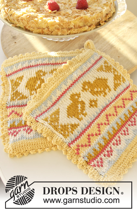 Kitchen Chicks / DROPS Extra 0-1096 - DROPS Easter: Knitted DROPS pot holders with chicken pattern in ”Paris”.