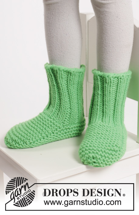 Neon Steps / DROPS Extra 0-1135 - Knitted DROPS slippers in garter st in Peak or Snow. Size 20 - 34