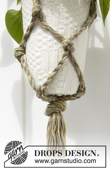 Blossom / DROPS Extra 0-1141 - Suspensão DROPS para vaso de flores, com trança e fundo em croché, em “Cotton Light.