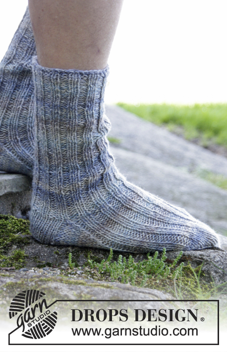 River Socks / DROPS Extra 0-1162 - Kötött DROPS zokni férfiaknak bordás mintával 2 szál Fabel fonalból 38-46-os méretben