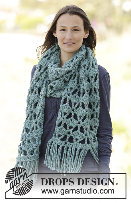 Winter's Caress / DROPS Extra 0-1167 - Crochet DROPS scarf with fan pattern and fringes in ”Andes”.