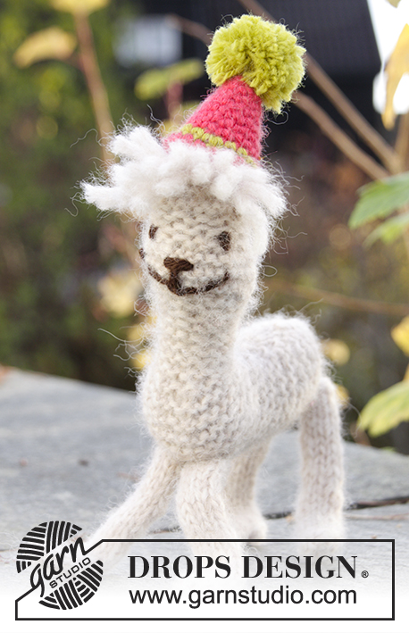 Ronald / DROPS Extra 0-1179 - Knitted alpaca in garter st with crochet hat in “Air”.