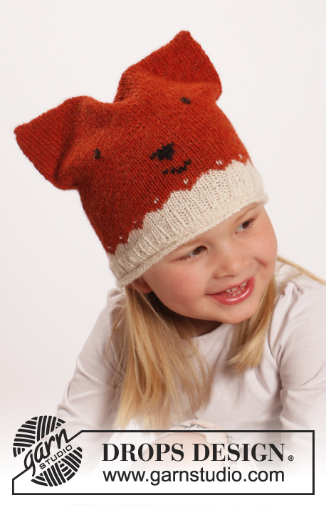 Miss Fox / DROPS Extra 0-1217 - Komplet DROPS: rękawiczki, czapka i skarpetki z żakardem w lisy, z włóczki „Alpaca”. ROZMIARY 0 mies. - 14 lat.