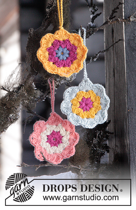 Easter in Bloom / DROPS Extra 0-1246 - Pâques DROPS: Fleurs DROPS au crochet, en Safran.