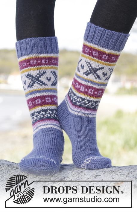 Moon Valley Socks / DROPS Extra 0-1265 - Strikkede DROPS sokker i ”Karisma” med norsk mønster. Str 35 - 46