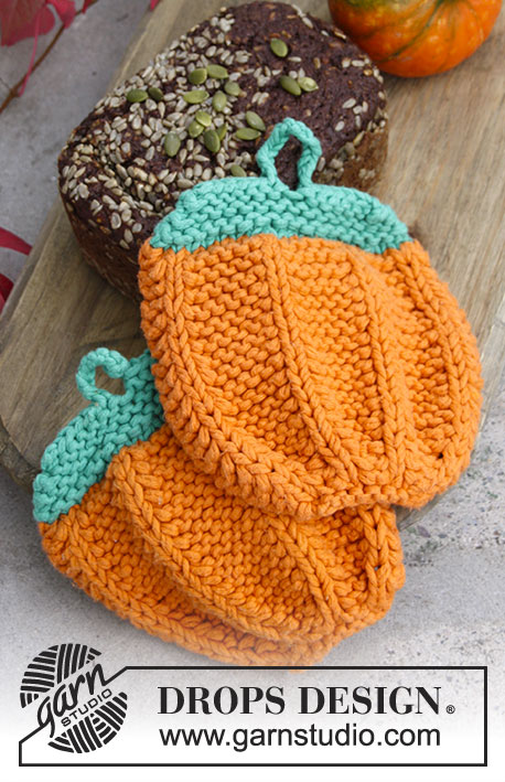 Roasted Pumpkin / DROPS Extra 0-1312 - Please add pumpkin in title: Knitted pumpkin pot holders for Halloween with textured pattern in 2 stands DROPS Paris.