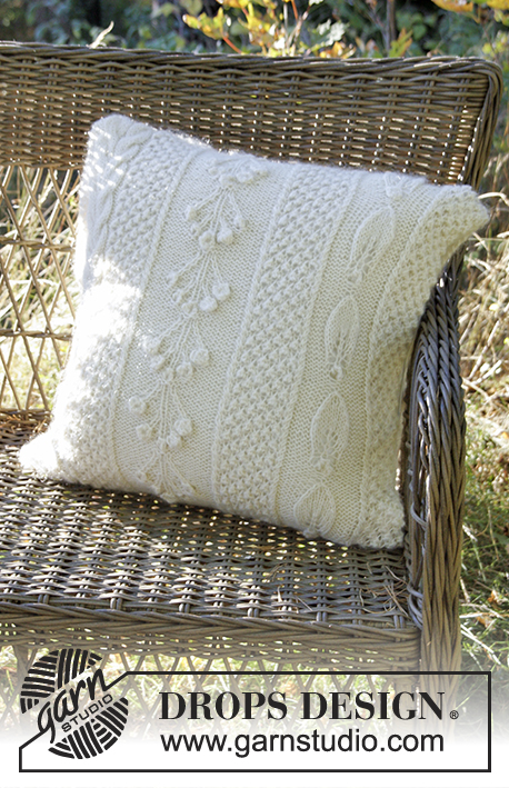 Snow Beads Pillow / DROPS Extra 0-1315 - Housse de coussin tricotée avec différents points, en DROPS Alpaca et Brushed Alpaca Silk.