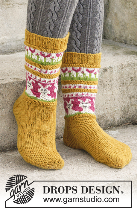 Bunny Dance / DROPS Extra 0-1371 - Gebreide sokken voor Pasen met veelkleurig patroon, gebreid van boven naar beneden in DROPS Fabel. Maat 35 tot 43