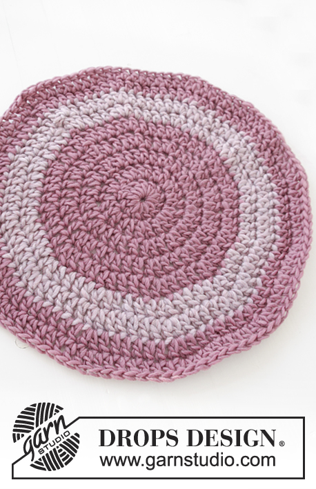 Time to Nap / DROPS Extra 0-1380 - Crochet and felted mat for your cat in DROPS Snow.