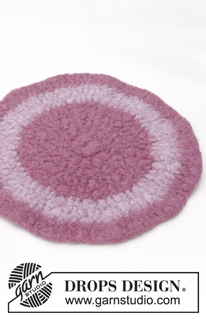Time to Nap / DROPS Extra 0-1380 - Crochet and felted mat for your cat in DROPS Snow.