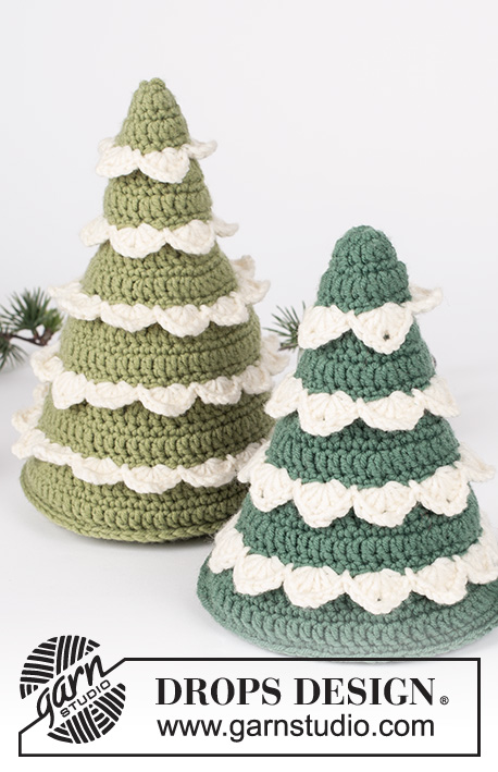 The Christmas Forest / DROPS Extra 0-1398 - Crocheted Christmas tree. 
The piece is worked in DROPS Merino Extra Fine.