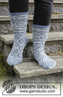 Free patterns - Christmas Socks & Slippers / DROPS Extra 0-1414