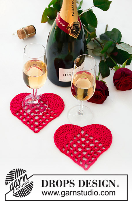 Time for Romance / DROPS Extra 0-1417 - Heklet hjerte glassbrikke til Valentine. Arbeidet er heklet i DROPS Paris Tema: Valentine, Jul og Nytår.