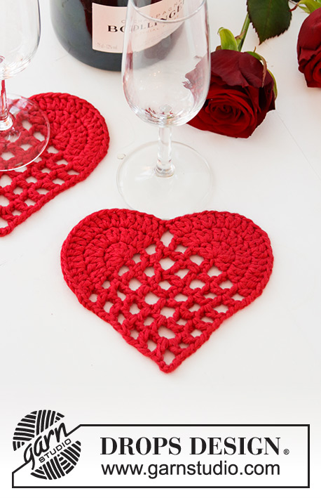 Time for Romance / DROPS Extra 0-1417 - Heklet hjerte glassbrikke til Valentine. Arbeidet er heklet i DROPS Paris Tema: Valentine, Jul og Nytår.