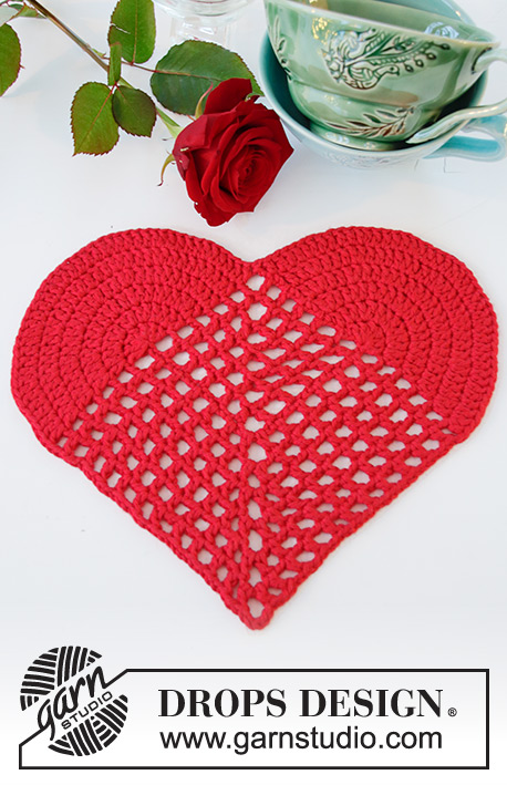 Time for Romance / DROPS Extra 0-1418 - Individual crochetado em forma de coração para o S. Valentim, em DROPS Paris.