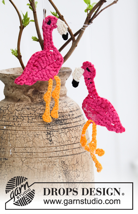 Dancing Flamingos / DROPS Extra 0-1454 - Flamingo crochetado em DROPS Paris. 
Tema: Páscoa.