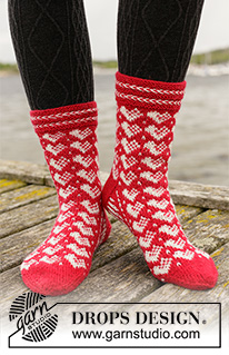 Free patterns - Christmas Socks & Slippers / DROPS Extra 0-1464