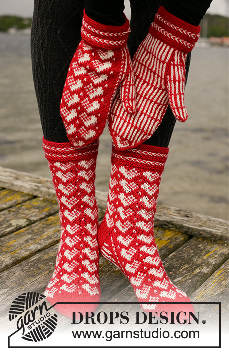 Holiday Hearts / DROPS Extra 0-1464 - Ponožky se srdíčky a litevským copánkem pletené norským vzorem shora dolů z příze DROPS Fabel. Velikost 35 - 43. Motiv: Vánoce.
