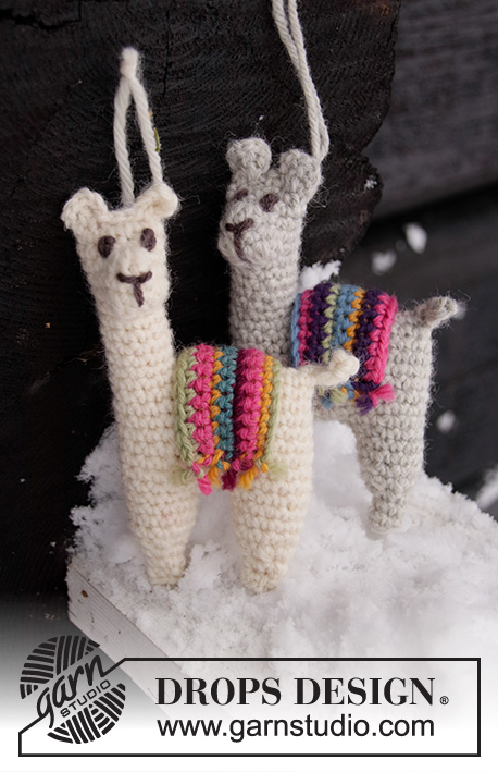 Festive Alpacas / DROPS Extra 0-1465 - Crocheted Alpaca or Llama Christmas decoration. The piece is worked in DROPS Lima. Theme: Christmas.