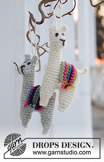 Festive Alpacas / DROPS Extra 0-1465 - Decoración de alpaca/llama para el árbol de Navidad. La labor está realizada en DROPS Lima. Tema: Navidad