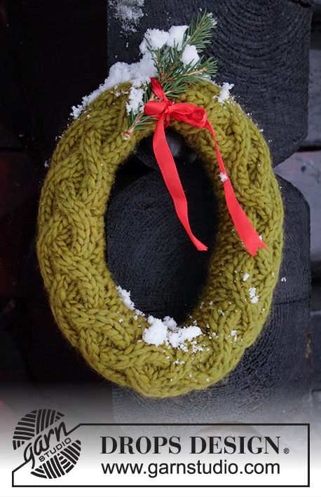 Woolen Christmas Wreath / DROPS Extra 0-1470 - Strikket krans med snoninger til jul i DROPS Snow. Tema: Jul.