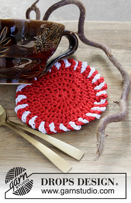 Christmas Candy Coaster / DROPS Extra 0-1473 - Crochet coaster in DROPS Muskat. Theme: Christmas