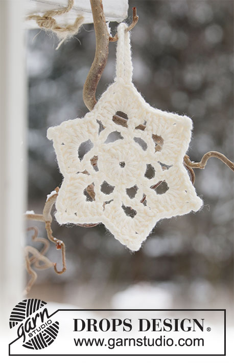 Snow Rose / DROPS Extra 0-1480 - Crocheted star in DROPS Muskat. Theme: Christmas.