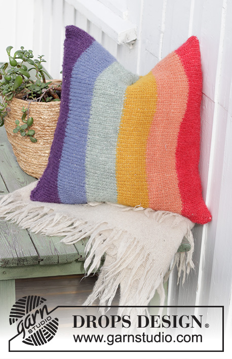 Rainbow Pillow / DROPS Extra 0-1487 - Strikket pute med striper i regnbue, strikket i DROPS Brushed Alpaca Silk. Passer til pute 50x50 cm.