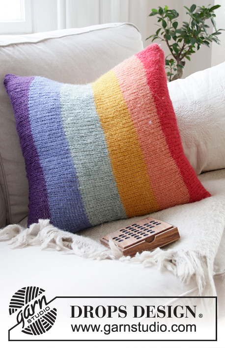 Rainbow Pillow / DROPS Extra 0-1487 - Gebreide kussenhoes met regenboog en strepen in DROPS Brushed Alpaca Silk. Past om een kussen van 50 x 50 cm.