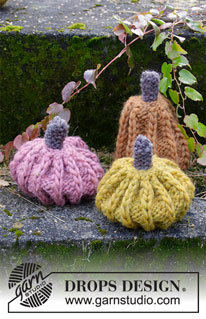 Cinderella's Pumpkins / DROPS Extra 0-1500 - Knitted pumpkin with English rib in DROPS Snow. Theme: Halloween.