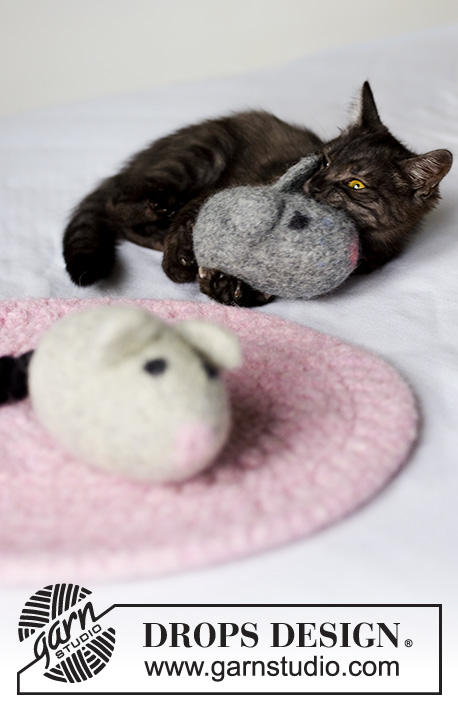 Woolly Mice / DROPS Extra 0-1503 - Brinquedo ratinho feltrado para gato tricotado em DROPS Snow.