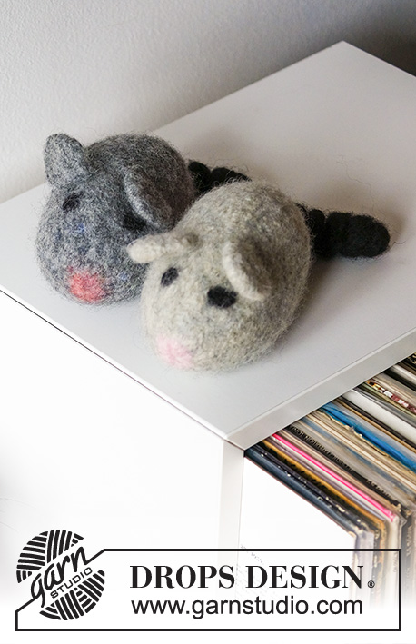 Woolly Mice / DROPS Extra 0-1503 - Brinquedo ratinho feltrado para gato tricotado em DROPS Snow.