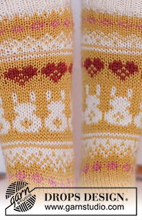 Bunny Love / DROPS Extra 0-1536 - Strikkede sokker i DROPS Karisma. Arbejdet strikkes oppefra og ned med nordisk mønster, harer og hjerter. Størrelse 35 - 46. Tema: Påske.