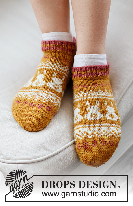 Bunny Steps / DROPS Extra 0-1537 - Strikkede sokker i DROPS Karisma. Arbejdet strikkes oppefra og ned med nordisk mønster og harer. Størrelse 35 - 46. Tema: Påske.