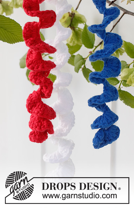 Happy Swirls / DROPS Extra 0-1569 - Espiral decorativa crochetada para o 17 de Maio em DROPS Paris. Tema: Festa Nacional da Noruega.