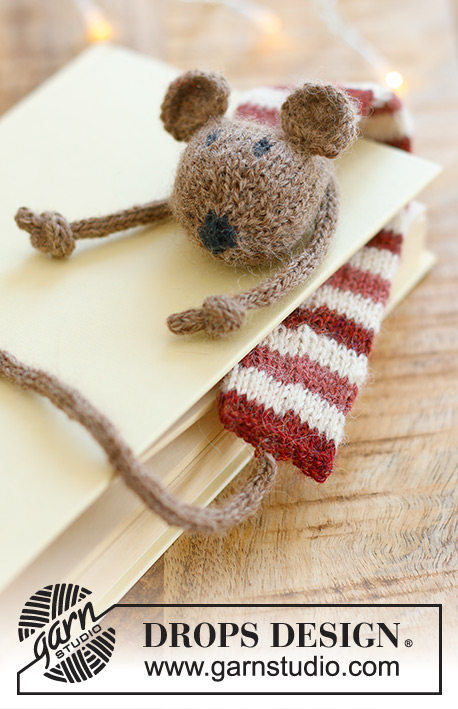 Library Mouse / DROPS Extra 0-1576 - Gestricktes Lesezeichen als Maus mit Streifen in DROPS Alpaca. Thema: Weihnachten.