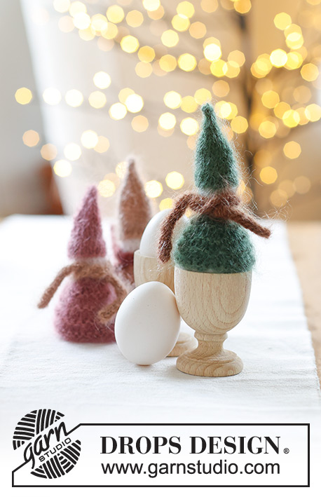 Breakfast Elves / DROPS Extra 0-1579 - Ozdoba / obal na vajíčko skřítek elf s čepicí a šálou pletený z dvojité příze DROPS Kid-Silk. Motiv: Vánoce.