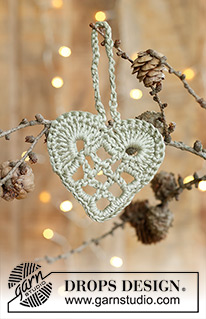 Give You My Heart / DROPS Extra 0-1586 - Coração / ornamento de Natal crochetado em DROPS Muskat. Tema: Natal.