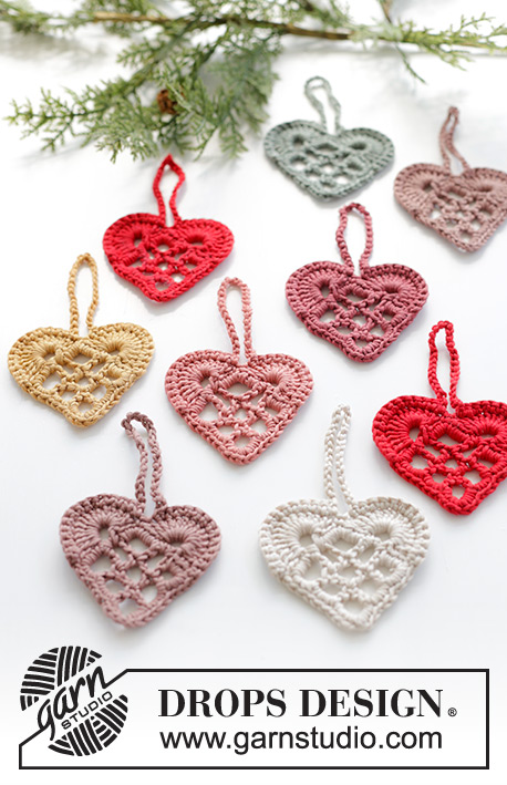 Give You My Heart / DROPS Extra 0-1586 - Vánoční ozdoba srdíčko háčkované z příze DROPS Muskat. Motiv: Vánoce.
