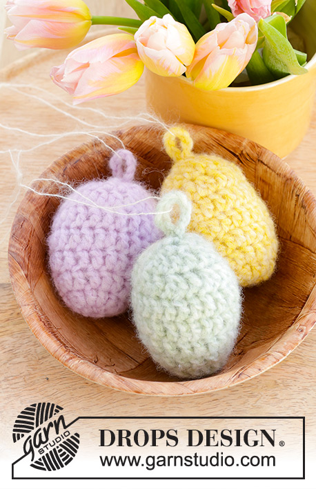 Easter Eggs / DROPS Extra 0-1596 - Décorations œufs de Pâques crochetés en DROPS Air. Se crochètent en rond, de bas en haut. Thème: Pâques.